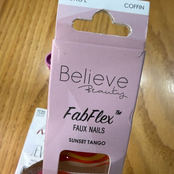 Press-On Nail Bundle 💅✨ NEW - Picture 9 of 9